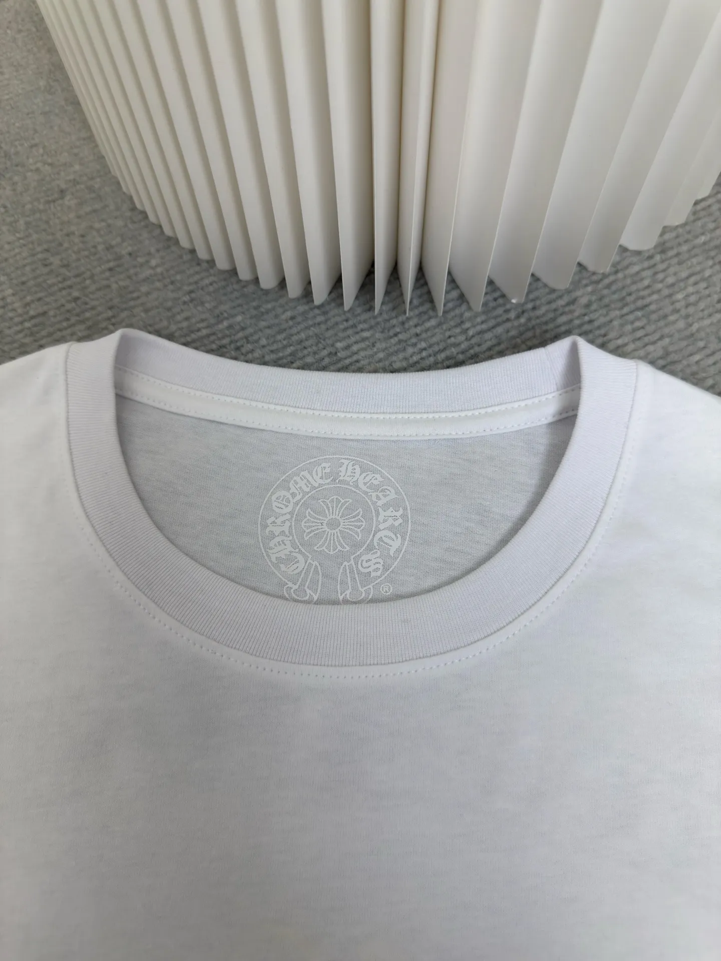 P310 Chrome Hear Aspen Graffiti Limited Long Sleeve The fabric is made of 26-woven 220g cotton material. The printing is ink printing. Customized accessories. Size S M L